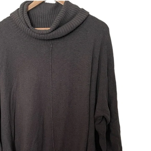 💥 Kaisley Green Cowlneck Tunic Sweater - Picture 2 of 5